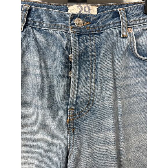 WE THE FREE 29 Straight Leg Jean Medium Blue Button Fly Shark Bite Hem Women D28 - Picture 2 of 7
